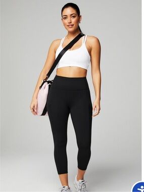 Fabletics On the Go High-Waisted Capri